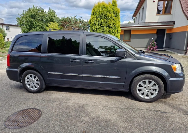 Chrysler Town &amp; Country cena 45999 przebieg: 198315, rok produkcji 2012 z Racibórz małe 172